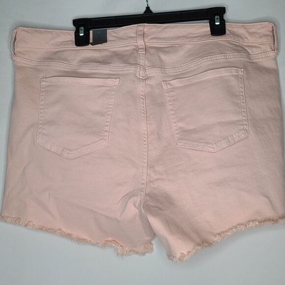 18 Womens High Rise Vintage Pink Denim Midi Short 5 inch Inseam Torrid Button Fl - Picture 6 of 10